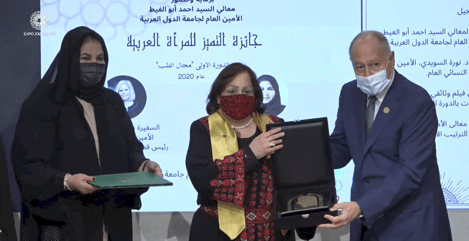منح وزيرة الصحة الفلسطينية جائزة التميز للمرأة العربية في المجال الطبي