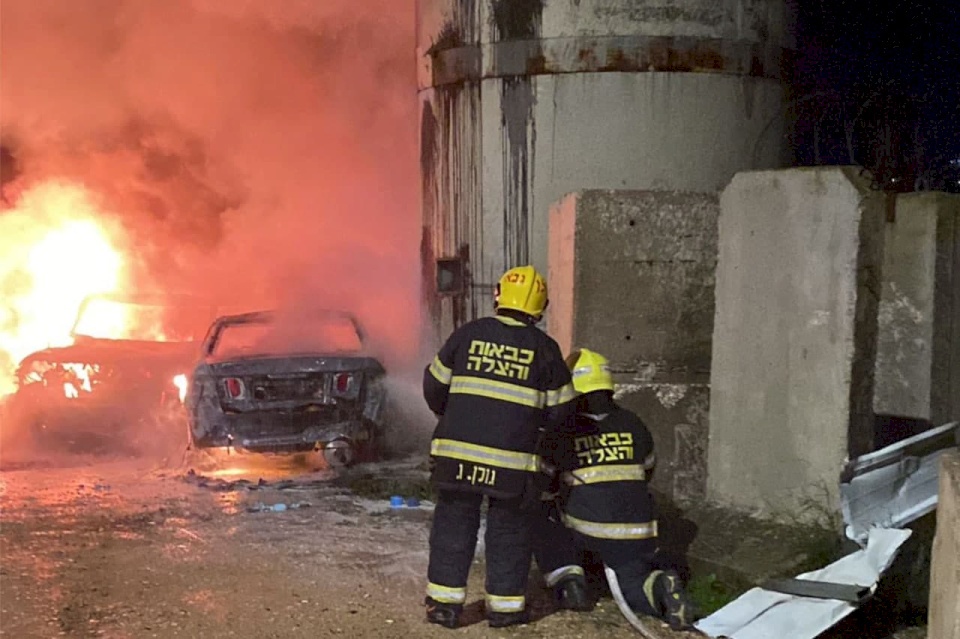 استشهاد مواطن حرقاً داخل مركبته قرب جنين 