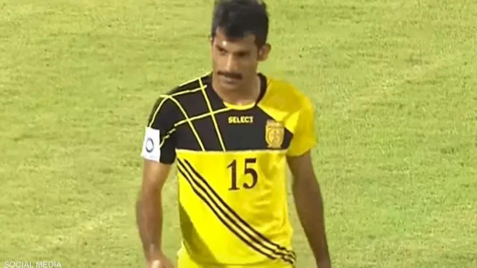 في مشهد مأساوي.. وفاة لاعب كرة قدم عربي أثناء الإحماء