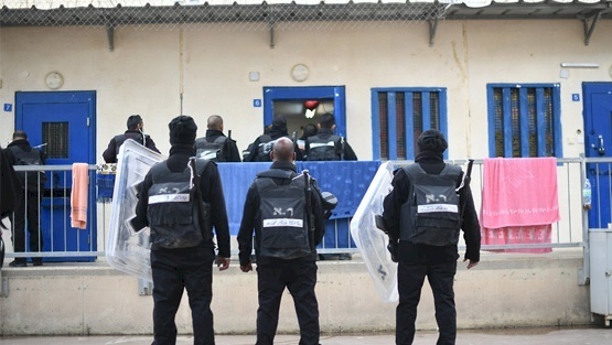 توتر شديد بالسجون.. 3 أسيرات يبدأن إضراباً مفتوحاً عن الطعام