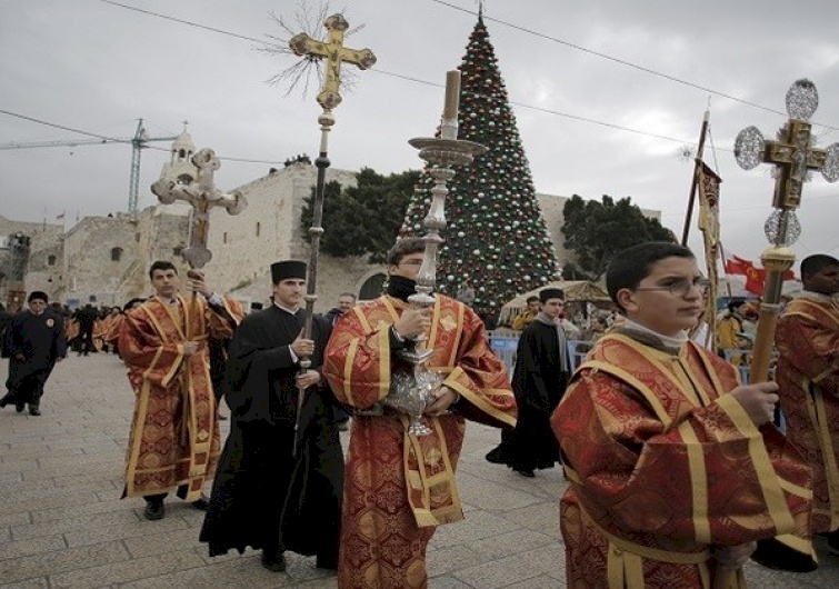 بدء احتفالات الطوائف المسيحية التي تسير حسب التقويم الغربي
