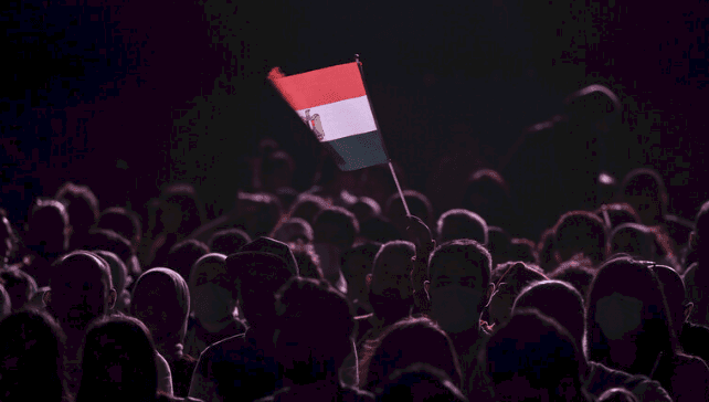 فنان مصري مشهور يظهر لأول مرة بعد 30 عاما من الاختفاء ويطلق تصريحات مثيرة!