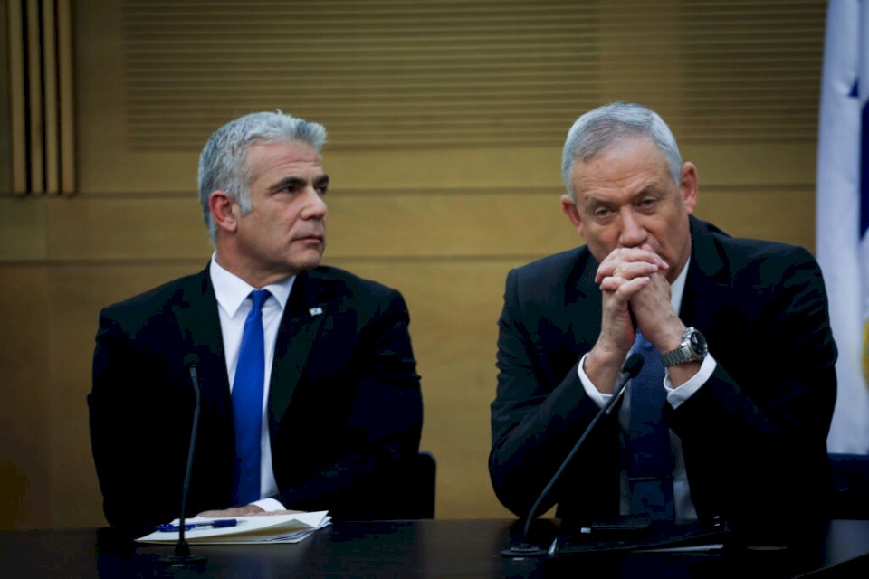 لابيد وغانتس يكشفان  تفاصيل التطبيع بين "اسرائيل" والسعودية وإندونيسيا