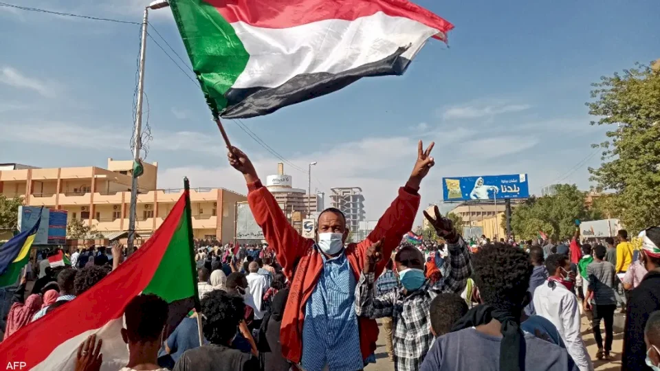 السودان.. تظاهرات مرتقبة وسط انتشار أمني كثيف وقطع للإنترنت
