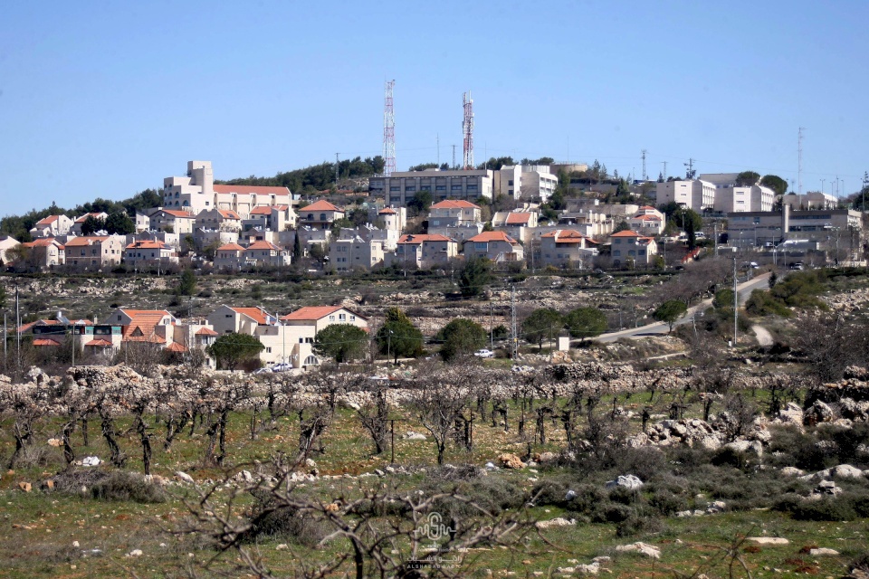 المستوى السياسيّ الإسرائيليّ يوعز بتعليق البناء في مستوطنة "حوميش"