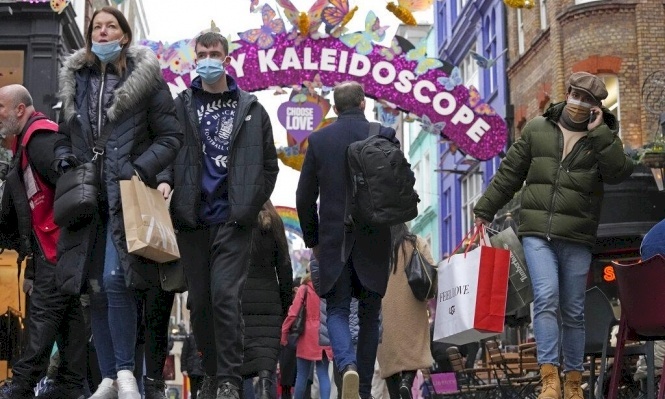 إصابات مضاعفة بكورونا عالميا و"أوميكرون" تلغي آلاف الرحلات الجوية