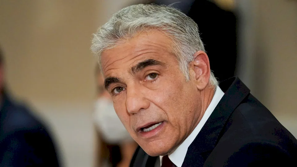 لابيد يلوح بالخيار العسكري ضد إيران