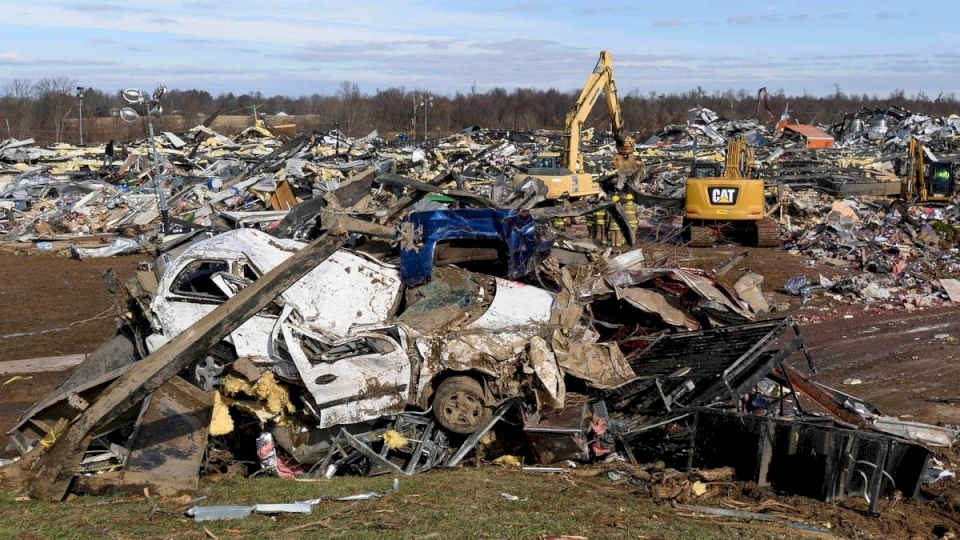 ارتفاع قتلى أعاصير ولاية كنتاكي الأمريكية إلى 77 قتيلا