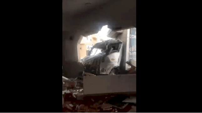 اصطدام شاحنة بمسجد في السعودية يخلف 5 إصابات (فيديو)