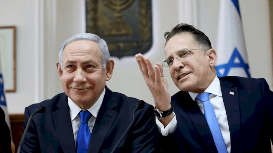 سكرتير حكومة نتنياهو يعترف بإتلاف مستندات!