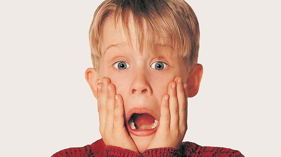 صور| سُجن بسبب المخدرات.. ماذا حلّ ببطل Home Alone وكيف تغيرت ملامحه؟