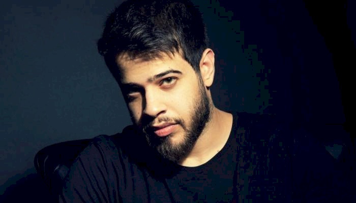 بعد اعتزاله.. أدهم النابلسي يؤم المصلين في صلاة العشاء (فيديو)