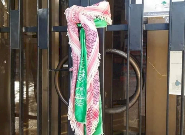 توتر في جامعة بيرزيت.. الكتل الطلابية تغلق مبنى الرئاسة!