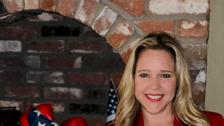 وفاة مسؤولة أمريكية معارضة للقاحات كورونا جراء إصابتها بالفيروس