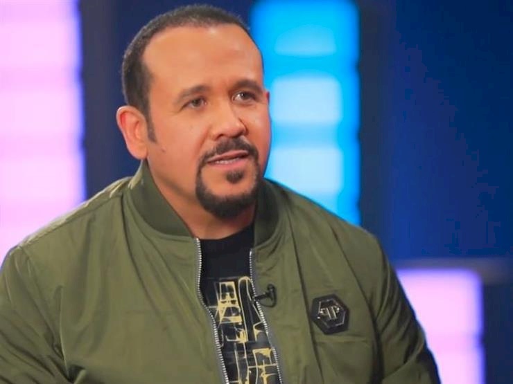 الموت يفجع الفنان المصري هشام عباس باقرب الناس عليه