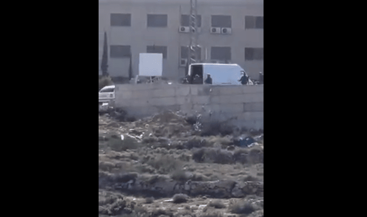 مستعربون يقتحمون جامعة بيرزيت ويعتقلون ويصيبون عدة طلبة (فيديو)