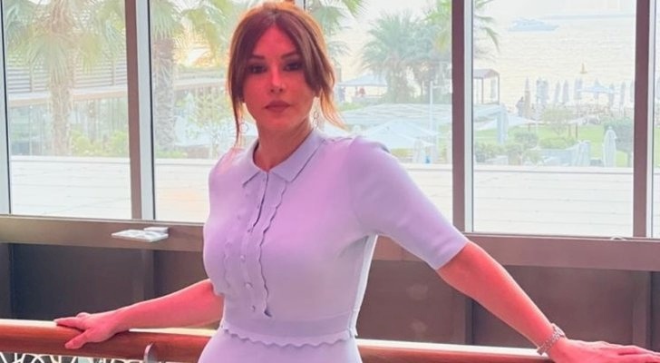 كاريس بشار تنشر صورة لوالدتها الراحلة.. والشبه بينهما حديث المتابعين!