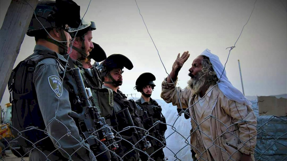 الرئيس يمنح أيقونة المقاومة الشهيد سليمان الهذالين" نوط القدس"