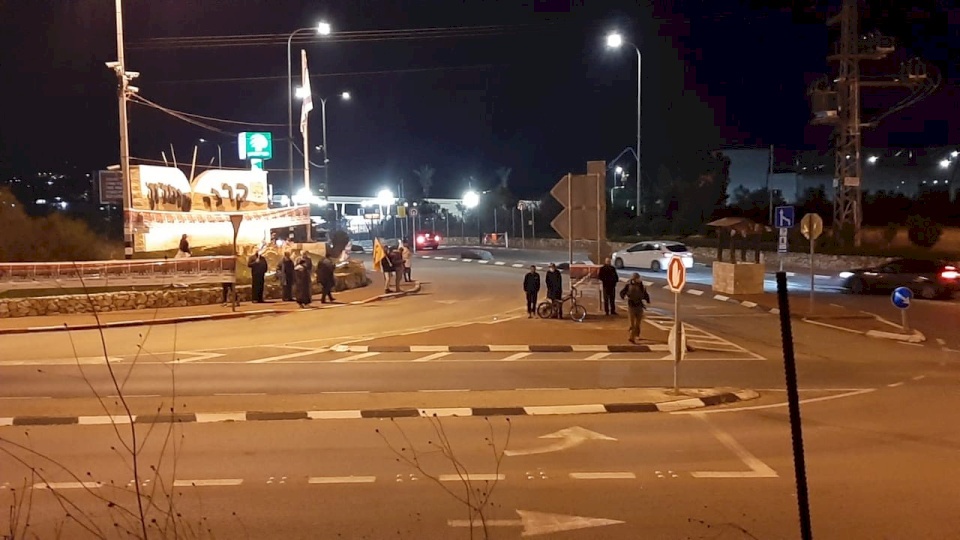 تجمع للمستوطنين على طريق قلقيلية - نابلس