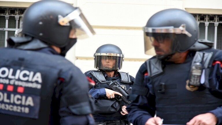 إسبانيا.. الشرطة تفكك شبكة دعارة صينية