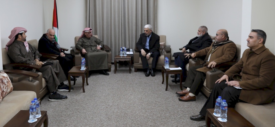 السنوار يستقبل العمادي ونائبه في قطاع غزة