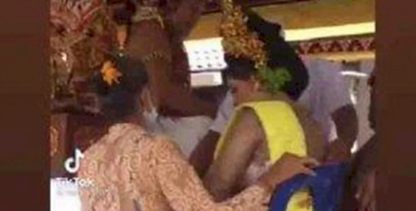 عروس تتعرض لموقف محرج قبل زفافها.. خرجت من الأزمة بحيلة غريبة: "تزوجت خنجرا"!