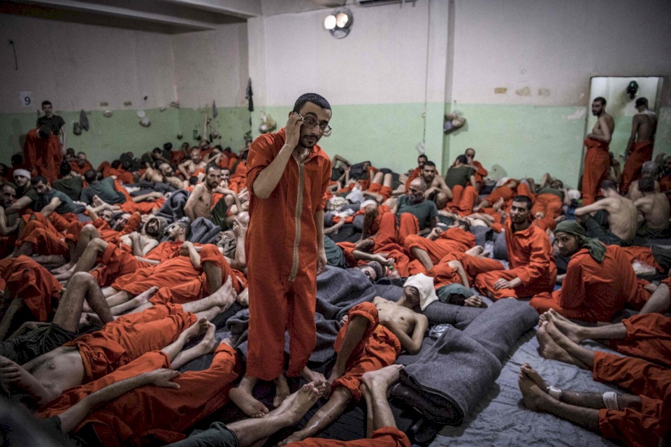 18 قتيلاً من القوات الكردية في هجوم لداعش على سجن في سوريا