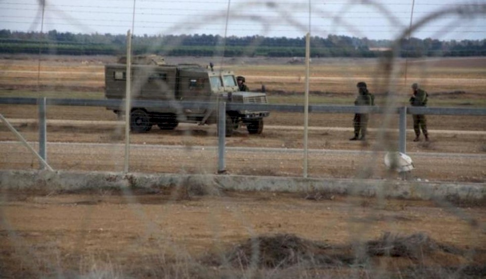 قوات الاحتلال تطلق النار والغاز وسط وجنوب قطاع غزة