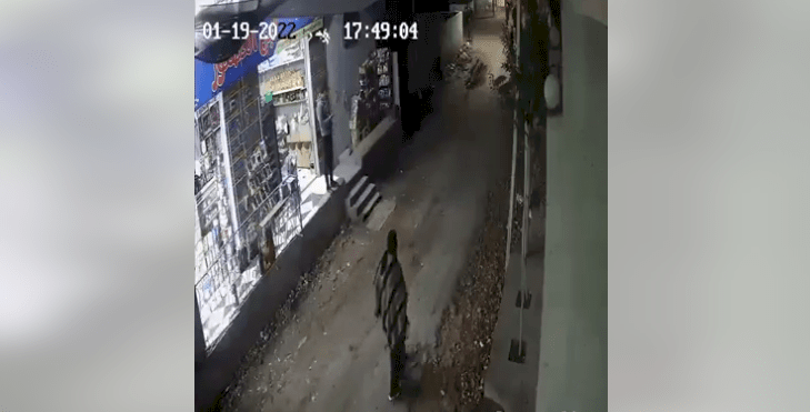 شاهد.. لحظة مقتل شاب خلال محاولته إنهاء مشاجرة بين طفلين في مصر