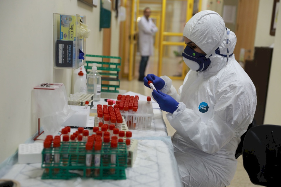 فلسطين: 7 وفيات و2000 إصابة جديدة بفيروس كورونا 