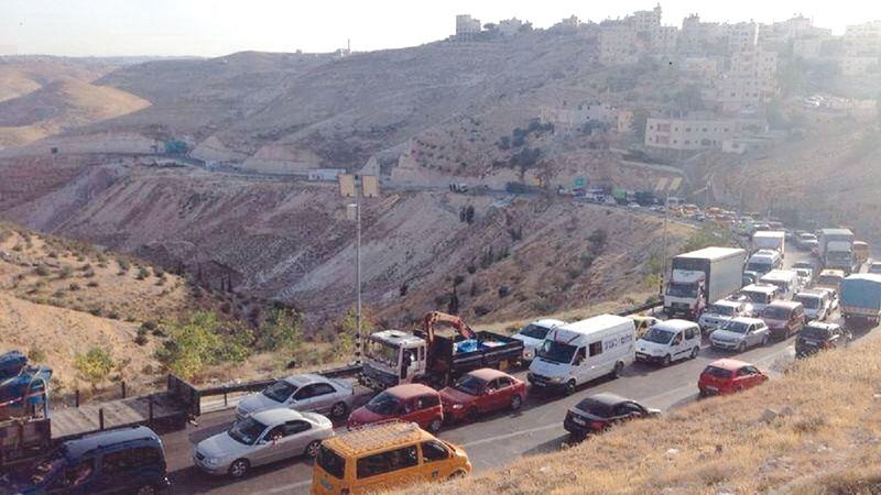 بعد إغلاق استمر لساعات.. فتح طريق واد النار بكلا الاتجاهين