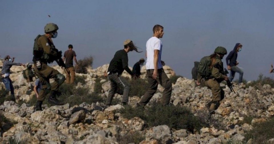 إصابة فتى عقب صد مواطنين هجوما للمستوطنين في حوارة