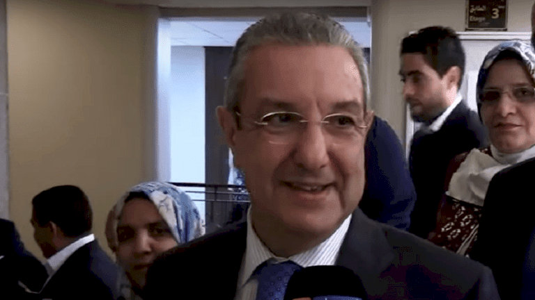 صحيفة: وزير جزائري سابق أبرم صفقة مشبوهة مع إماراتيين