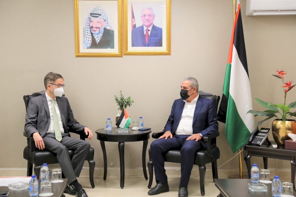 الوزير الشيخ يطلع رئيس ممثلية ألمانيا على آخر التطورات السياسية