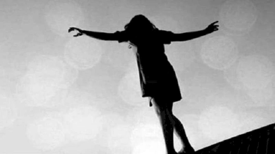 ضحية جديدة بمصر.. يبتز زوجته بصور فاضحة فتلقي بنفسها من الشرفة