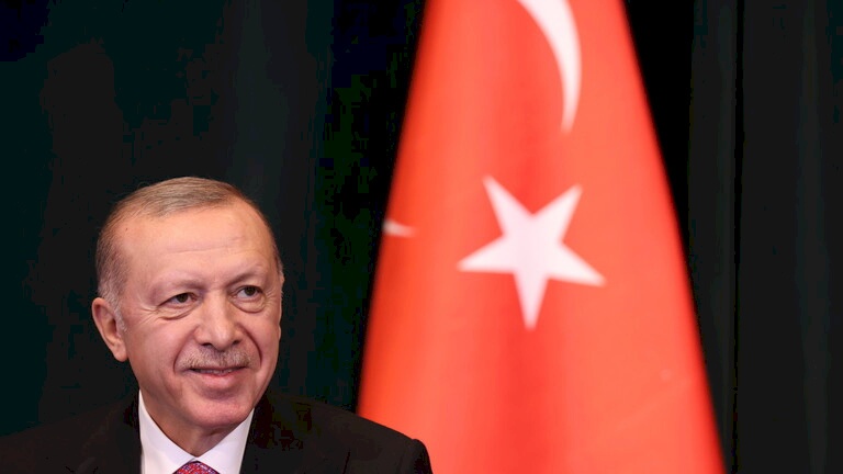 صحيفة: أنباء عن إقالة أردوغان لأربعة وزراء بينهم تشاووش أوغلو
