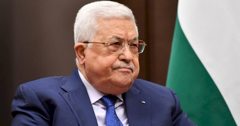 يديعوت: الرئيس عباس طلب من غانتس الإفراج عن 25 أسيراً