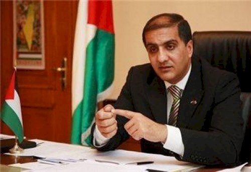 السفير المذبوح يطلع نائب رئيس البرلمان البلغاري على انتهاكات الاحتلال