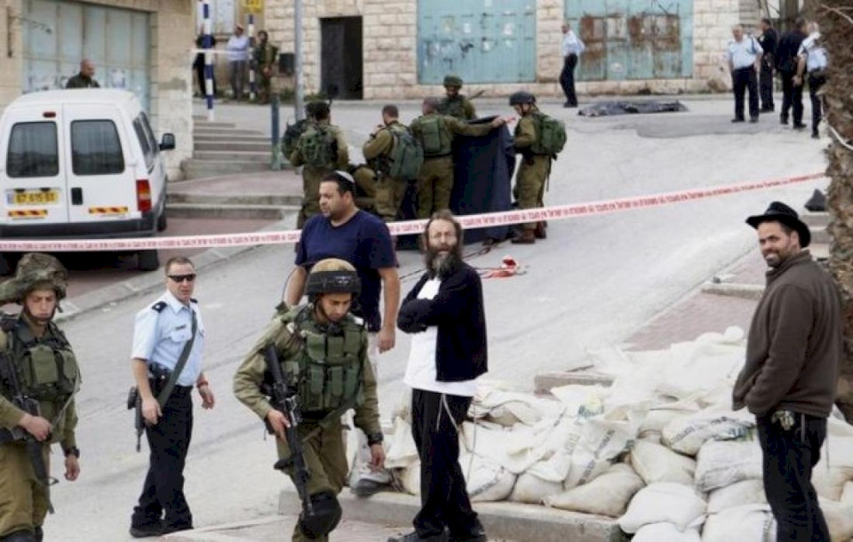 مستوطنون يحاولون حرق منزل في تل الرميدة وسط الخليل