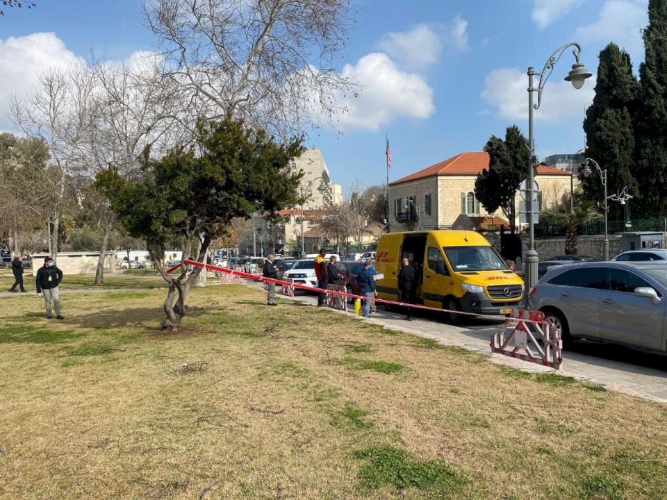 حدث غير معتاد خارج مبنى السفارة الأمريكية في القدس 