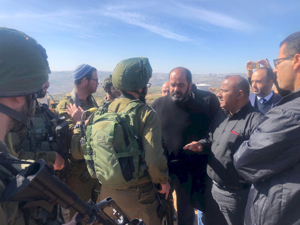 إصابة رئيس هيئة الاستيطان خلال محاولة التصدي للمستوطنين في برقة (صور)