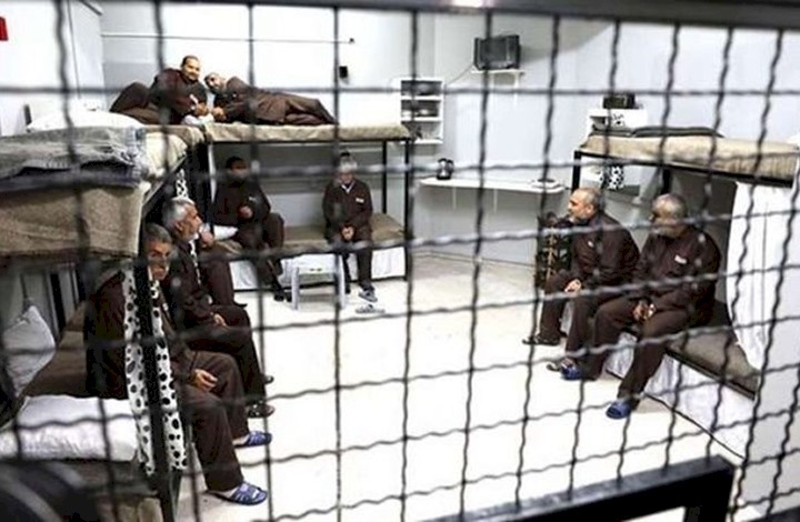 الأسرى يقررون إغلاق الأقسام ويدعون ليومي غضب الجمعة والإثنين