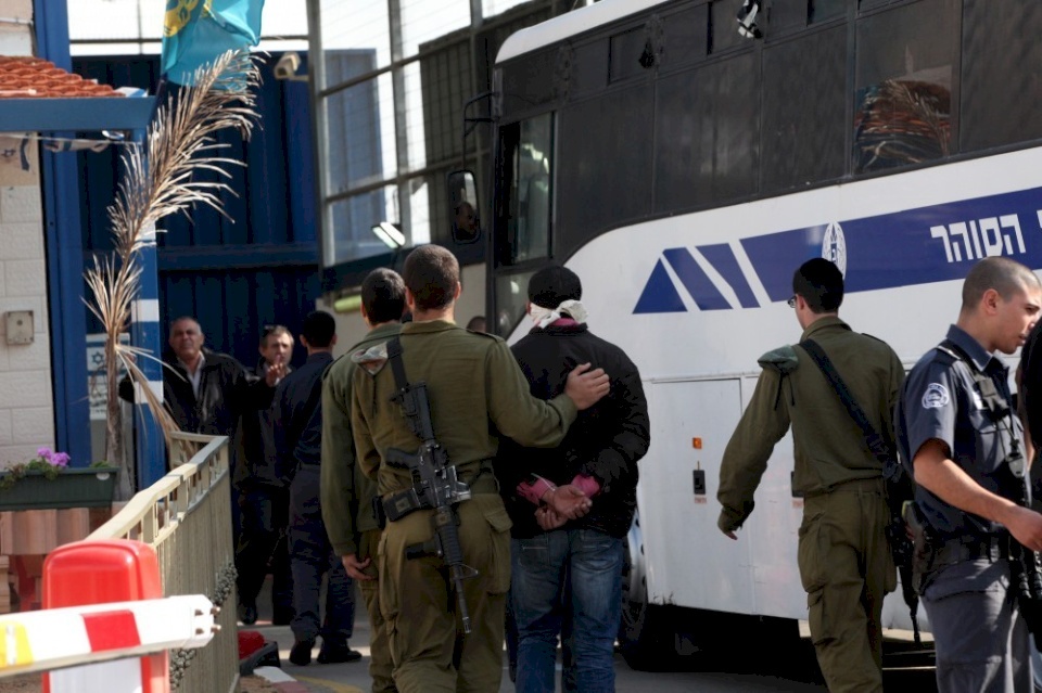 الأسرى الإداريون يواصلون مقاطعة محاكم الاحتلال لليوم الـ42