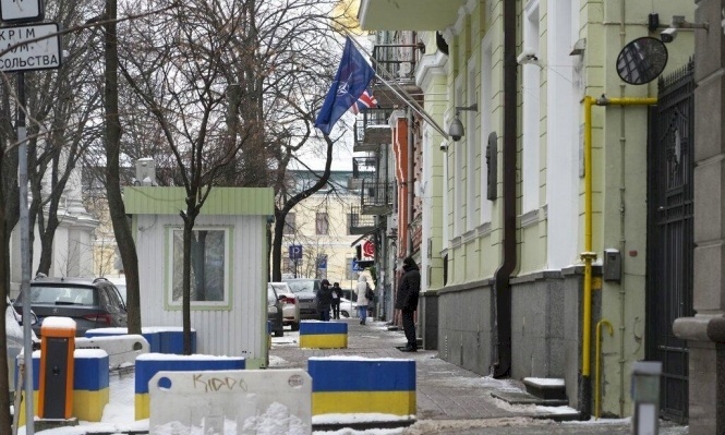 إسرائيل تسحب دبلوماسييها من أوكرانيا وتحذر من السفر إليها