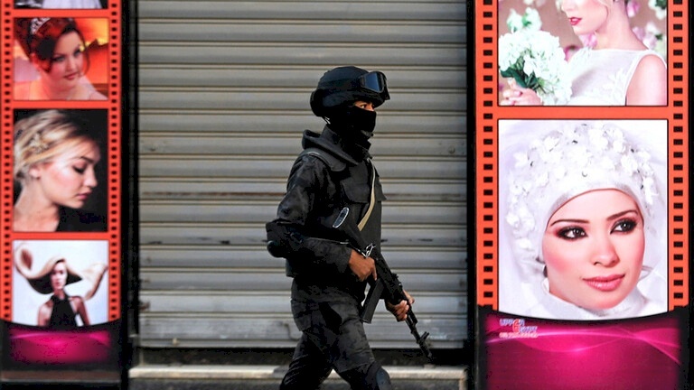 فنانة مصرية كبيرة تستنجد بالسيسي بعد تهديد من نجلها بقتل زوجها