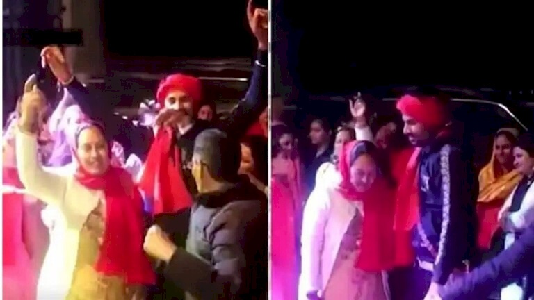 شاهد- أم تفارق الحياة بين ذراعي ابنها أثناء رقصها في حفل زفافه