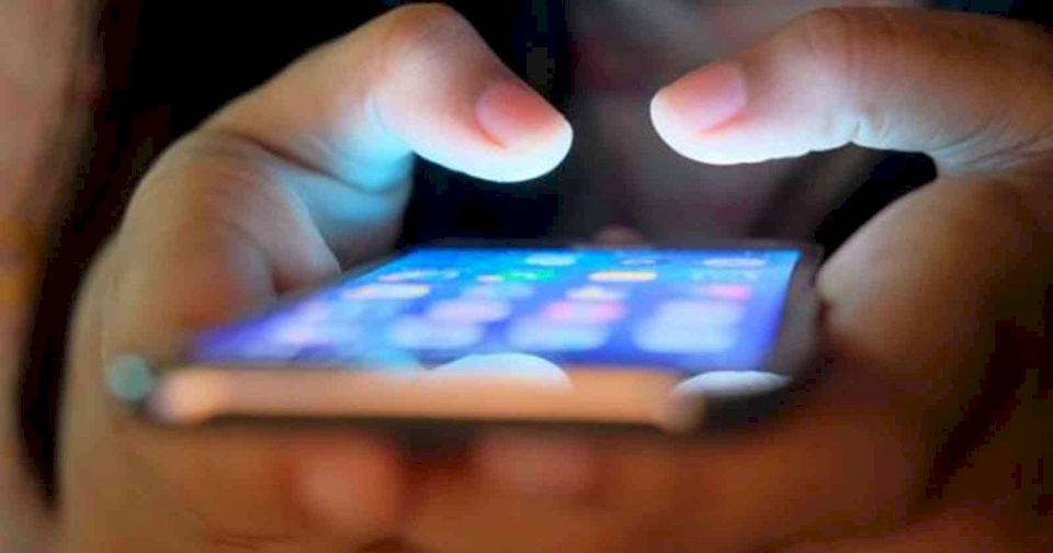 الإفتاء المصرية تحسم الجدل حول تفتيش الزوجة هاتف زوجها