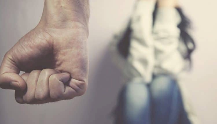 "تعذيب وأفلام جنس".. مصري حبس زوجته بشقة لسنوات وزور شهادة وفاتها لنهب ميراثها