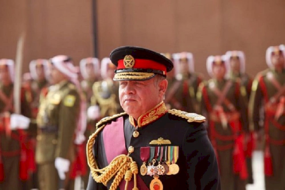 ثمن طائرتين ورثهما عن والده .. أول رد من ملك الأردن على التسريبات بشأن ثروته ببنوك سويسرا