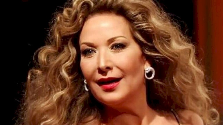 بعد انتشار صورتها بالحجاب.. أول تعليق للنجمة السورية رغدة على "اعتزالها الفن" (صورة)